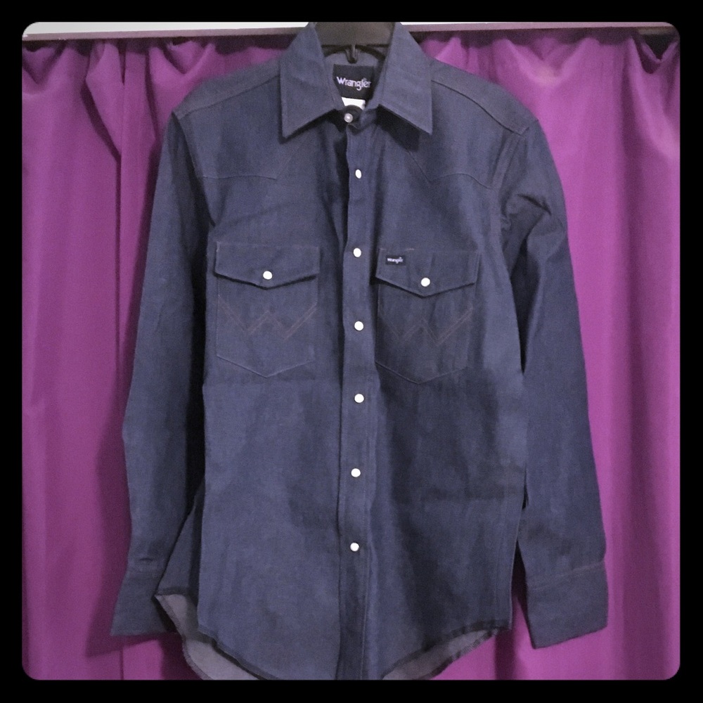 Brand new Wrangler denim shirt.
